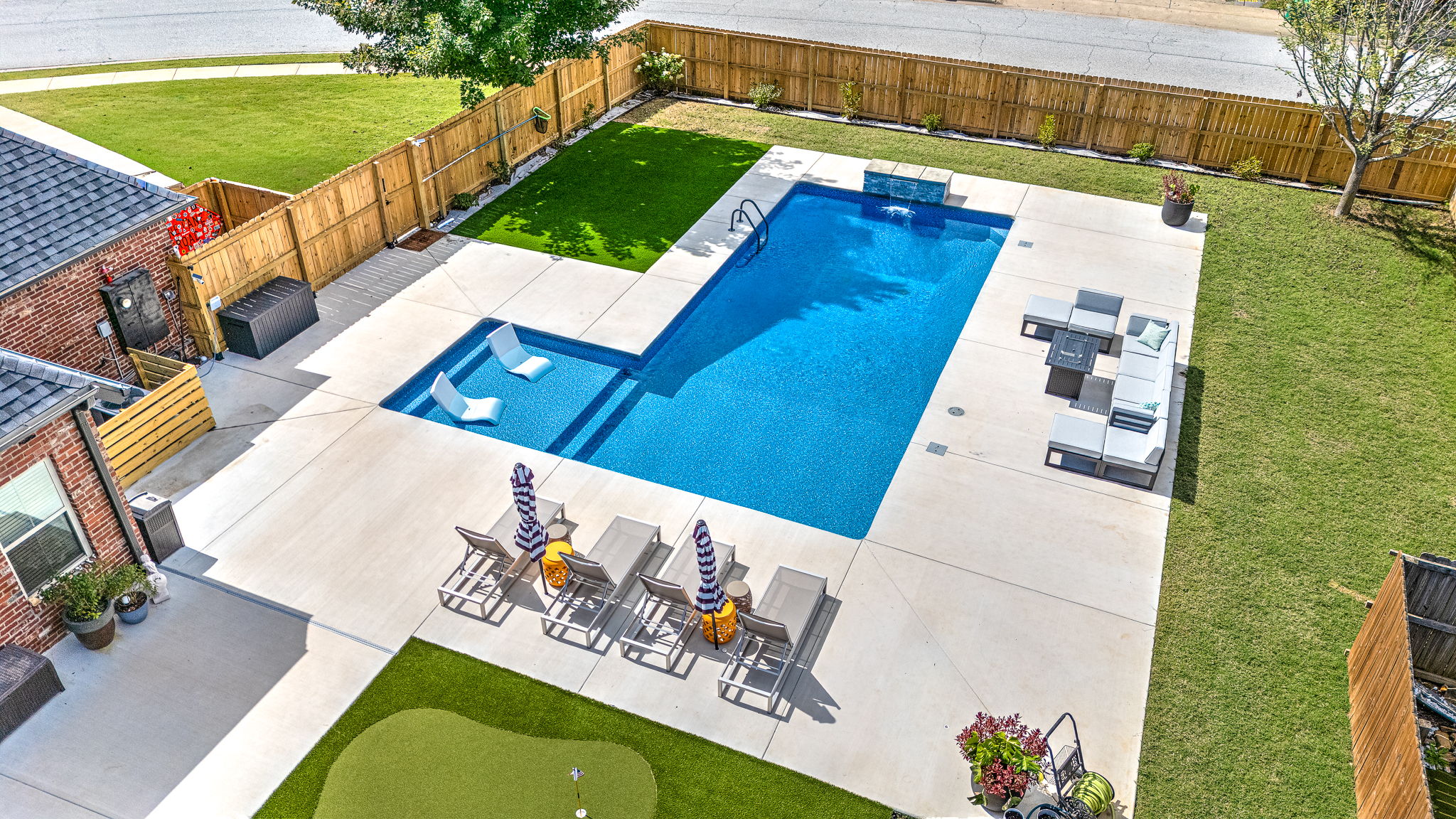 Custom geometric pool with bubblers on tanning ledge - Springdale Arkansas